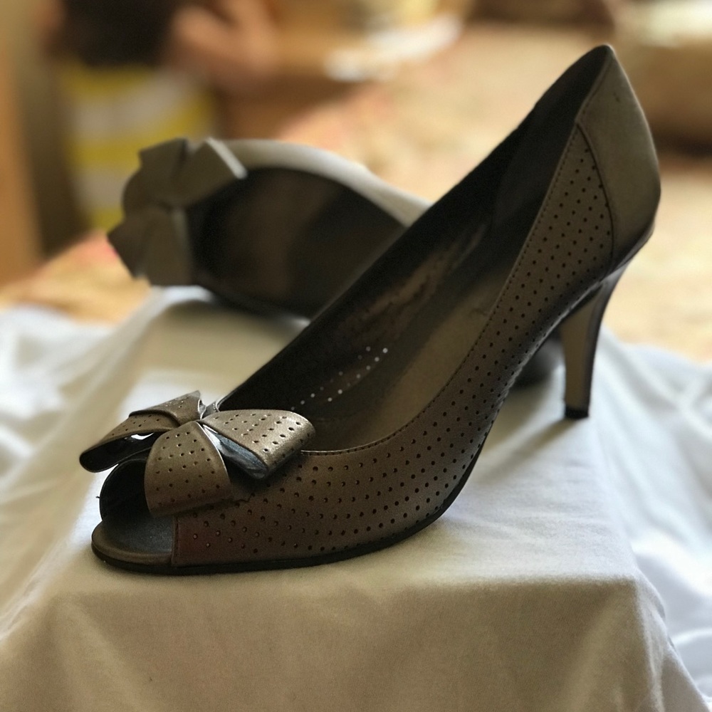 Bronzed Bandolino heels